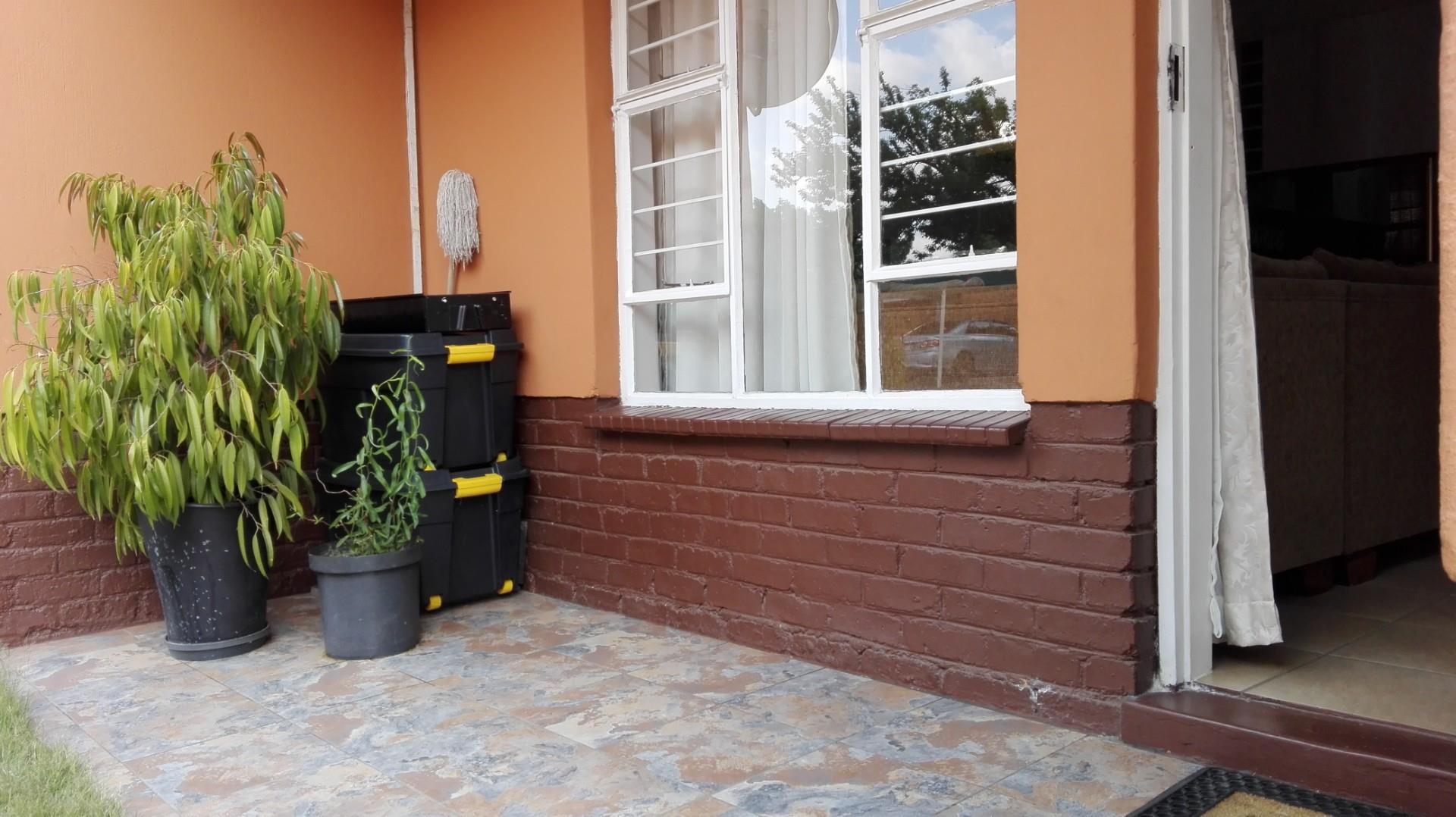 2 Bedroom Townhouse For Sale in Boksburg Central RE/MAX™ of Southern Africa