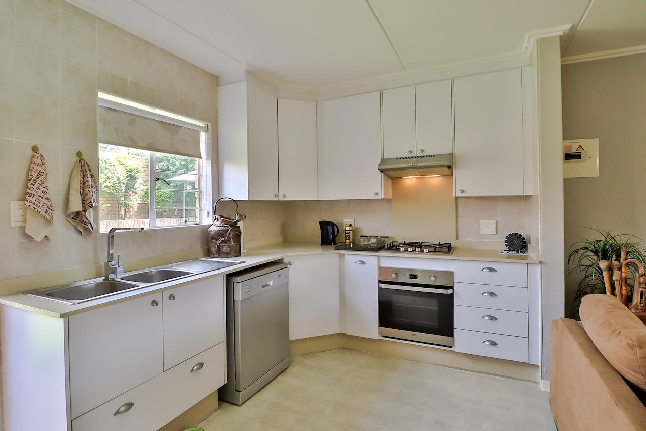 2 Bedroom Townhouse For Sale in Allen's Nek RE/MAX™ of Southern Africa