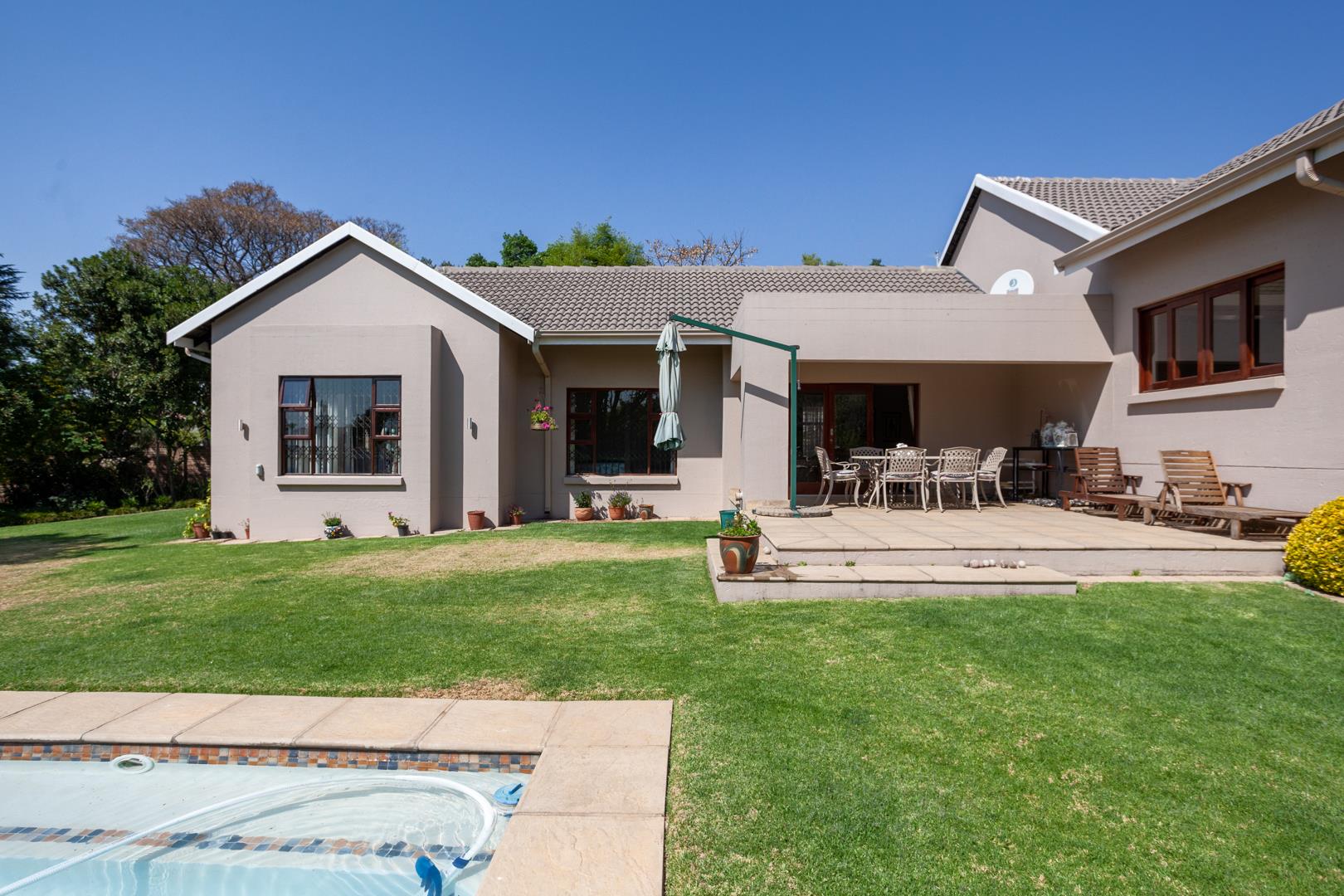 4 Bedroom House For Sale in Bryanston RE/MAX™ of Southern Africa