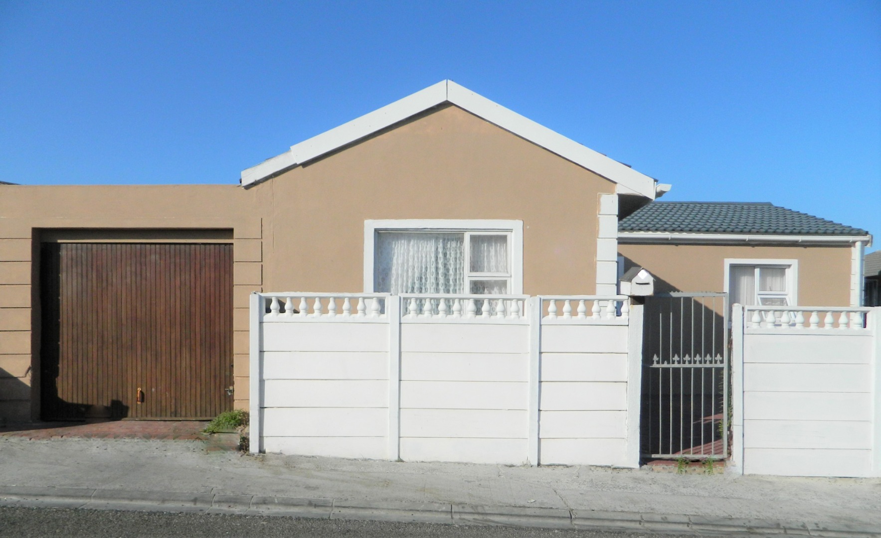 3 Bedroom House For Sale in Strandfontein RE/MAX™ of Southern Africa