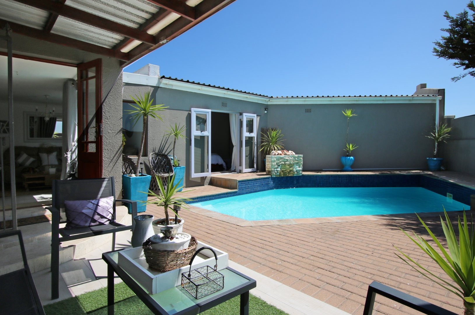 4 Bedroom House For Sale in Pelican Park RE/MAX™ of Southern Africa