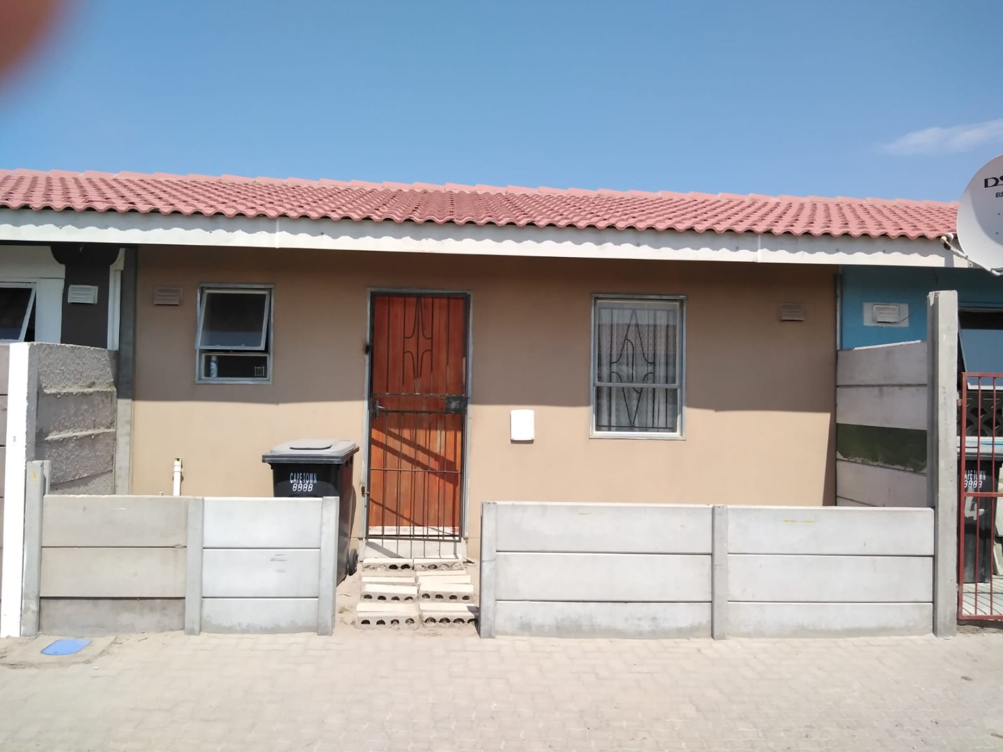 2 Bedroom House For Sale in Pelican Park RE/MAX™ of Southern Africa