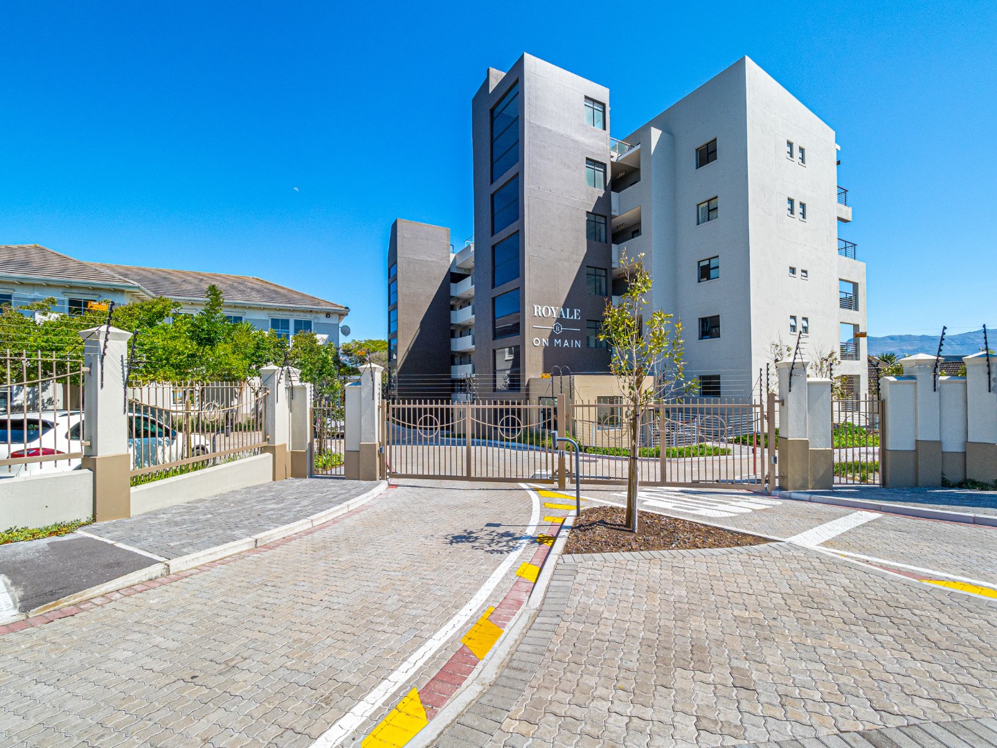 2 Bedroom Apartment / Flat For Sale in Tokai RE/MAX™ of Southern Africa
