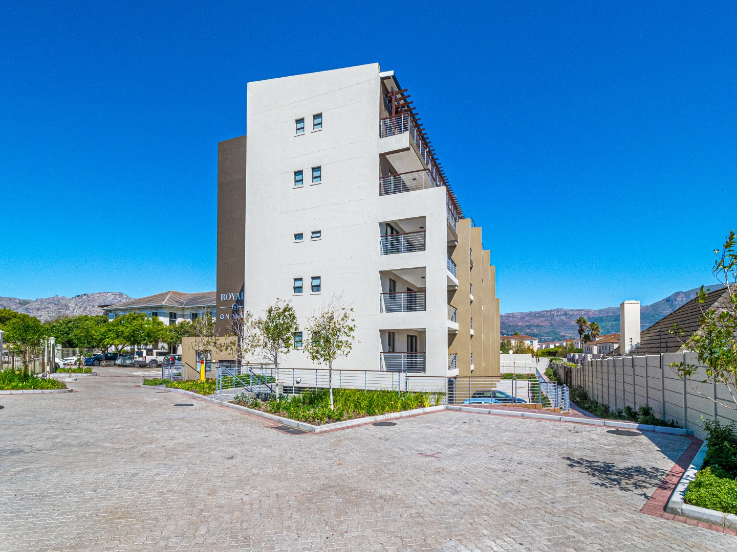 2 Bedroom Apartment / Flat For Sale in Tokai RE/MAX™ of Southern Africa