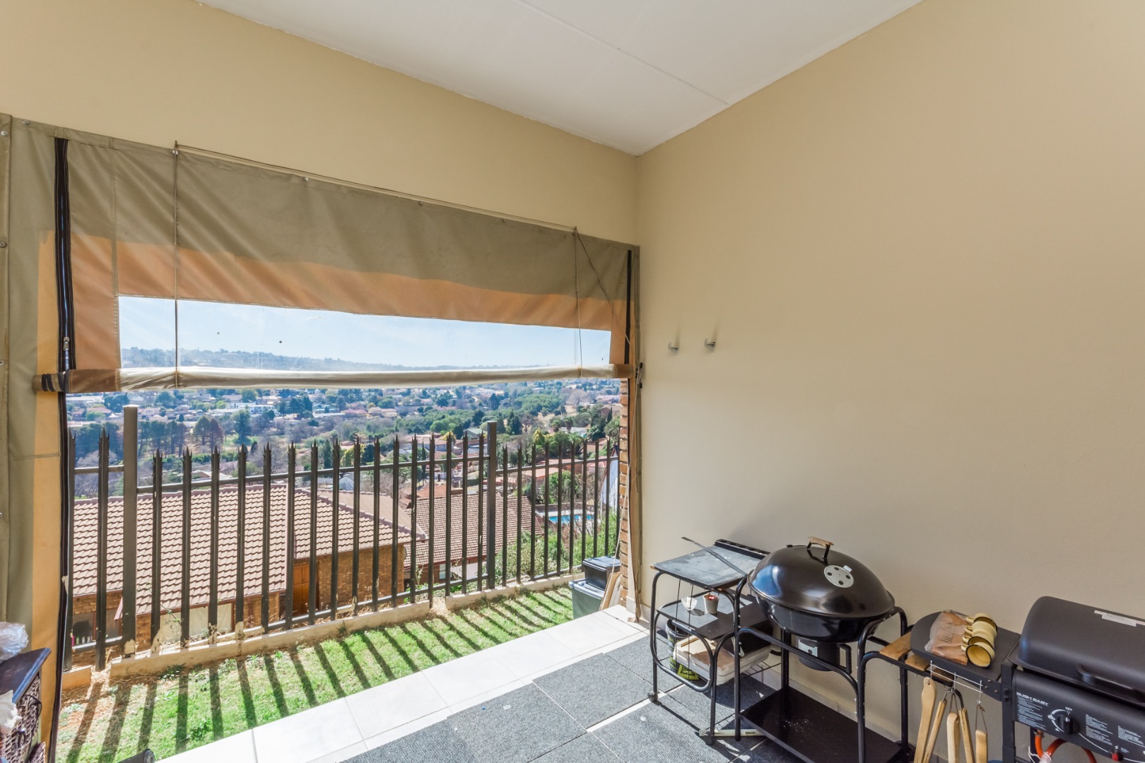 3 Bedroom Townhouse For Sale in Winchester Hills RE/MAX™ of Southern Africa