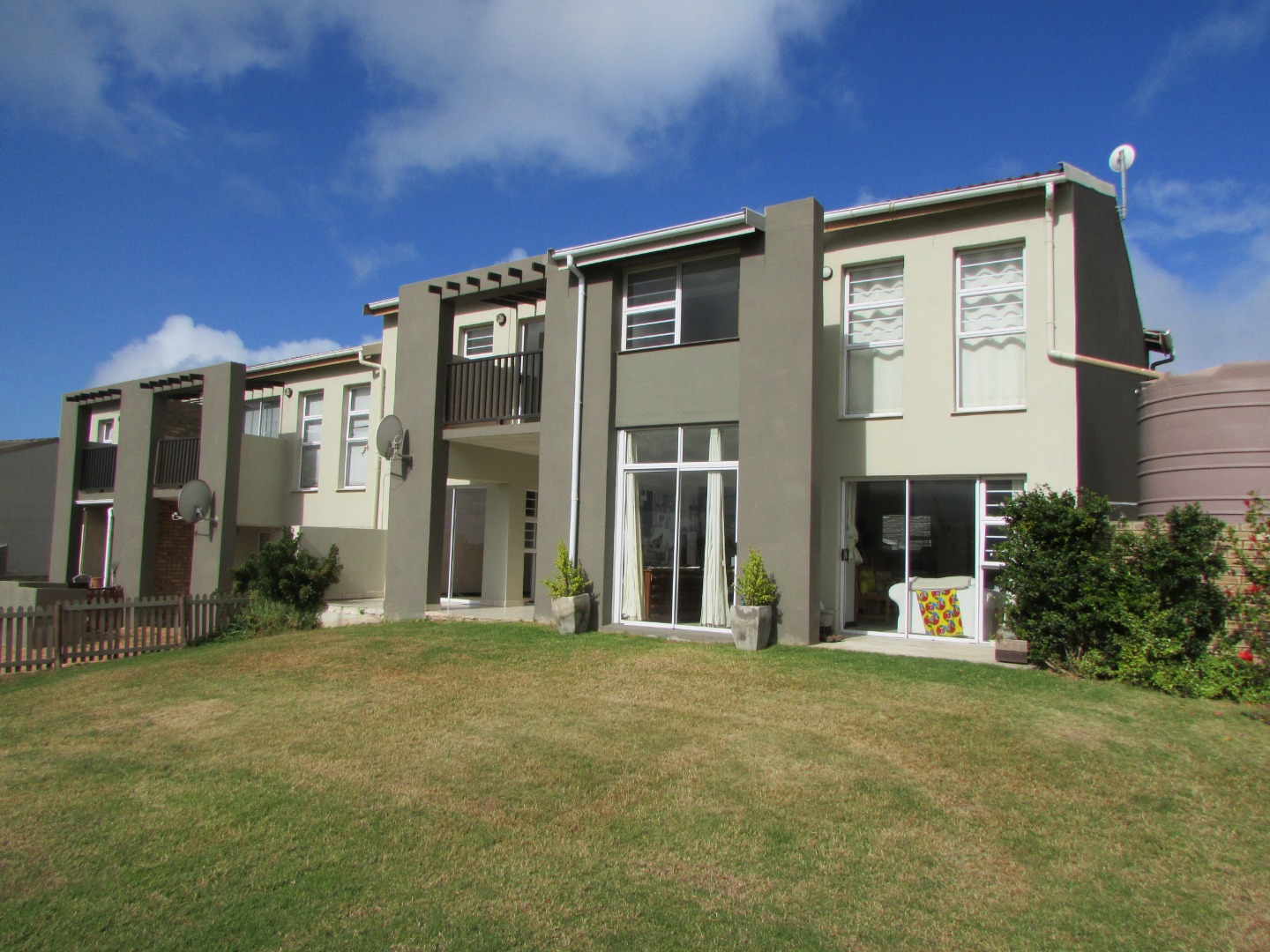 2 Bedroom Townhouse For Sale in West Bank RE/MAX™ of Southern Africa