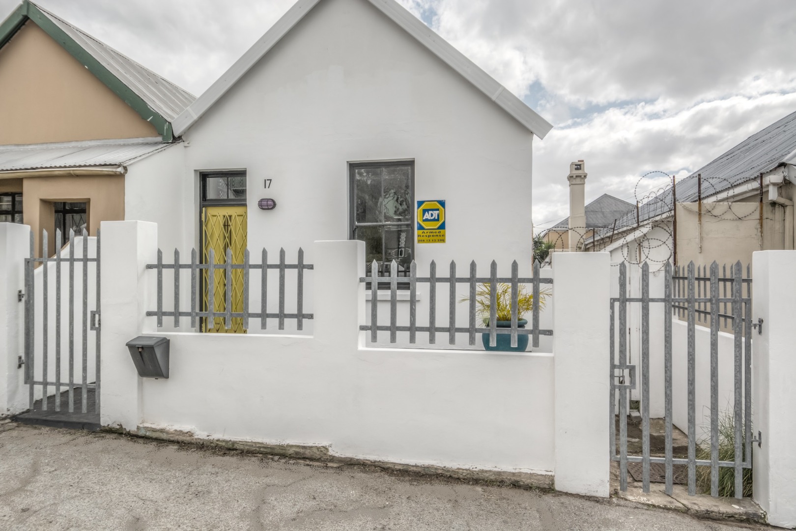 2 Bedroom House For Sale in Richmond Hill RE/MAX™ of Southern Africa