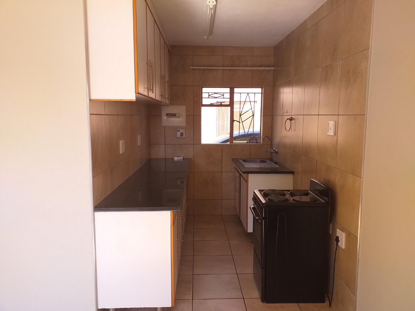 2 bedroom flat to rent in claremont