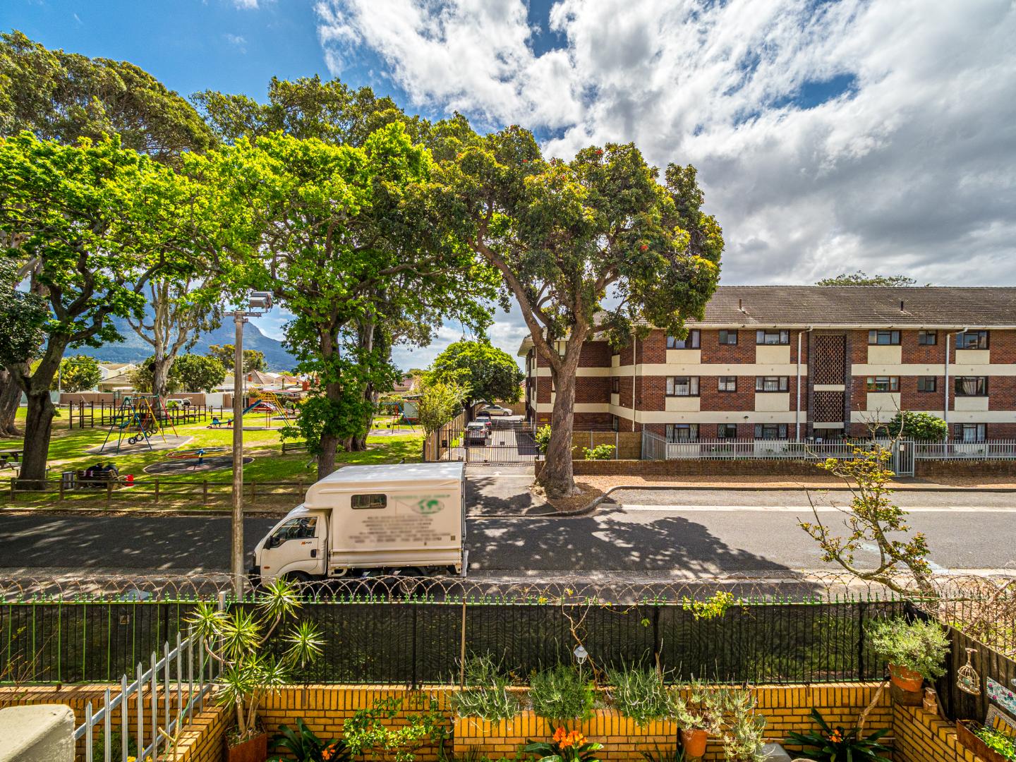 2 Bedroom Apartment / Flat For Sale in Harfield Village RE/MAX™ of Southern Africa