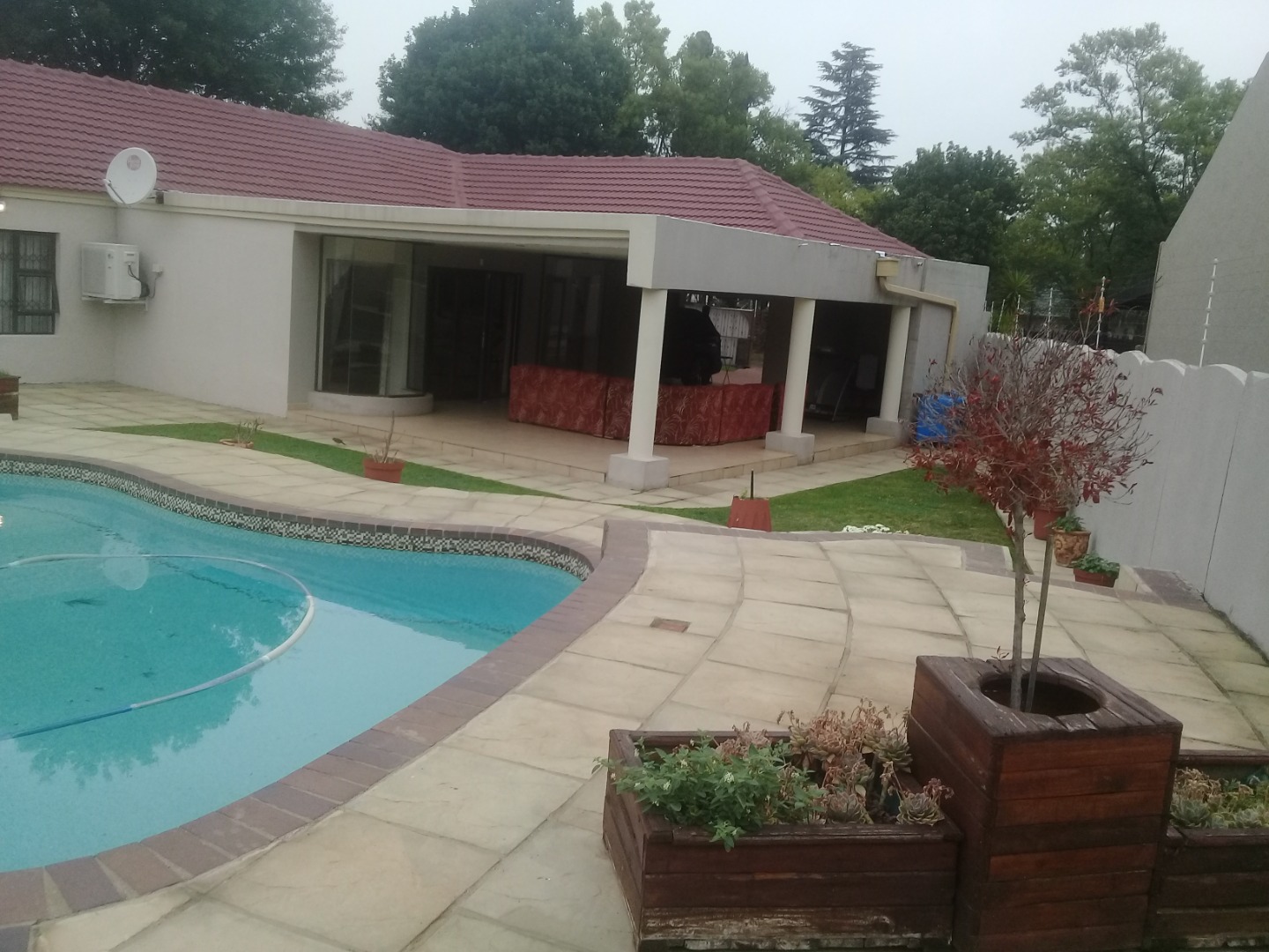 3 Bedroom House For Sale in Brackendowns RE/MAX™ of Southern Africa