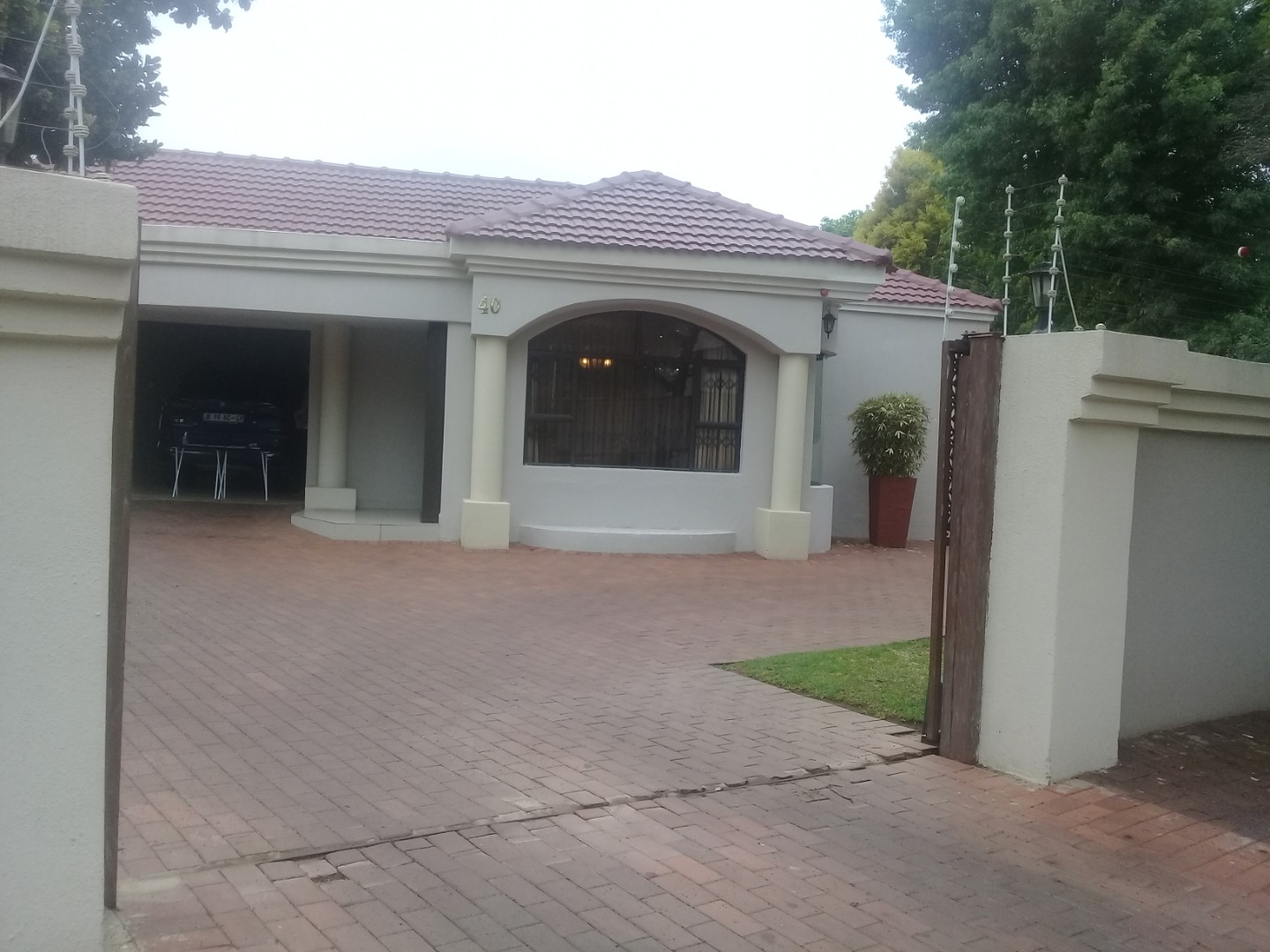 3 Bedroom House For Sale in Brackendowns RE/MAX™ of Southern Africa