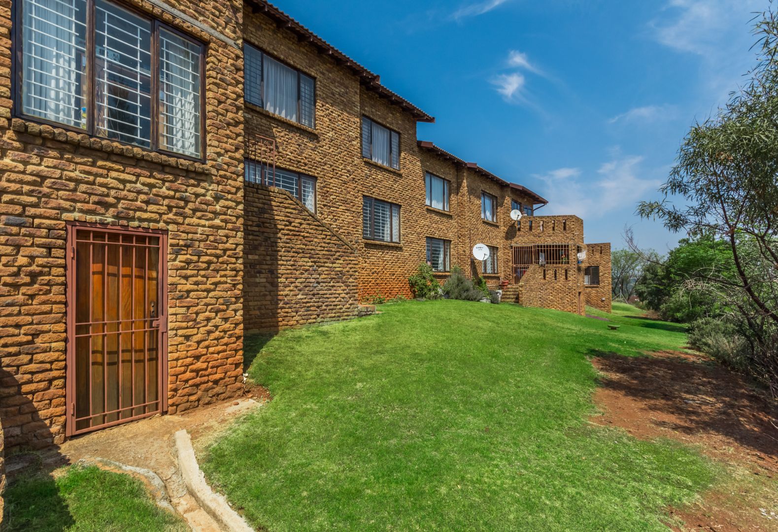 2 Bedroom Townhouse For Sale in Winchester Hills RE/MAX™ of Southern