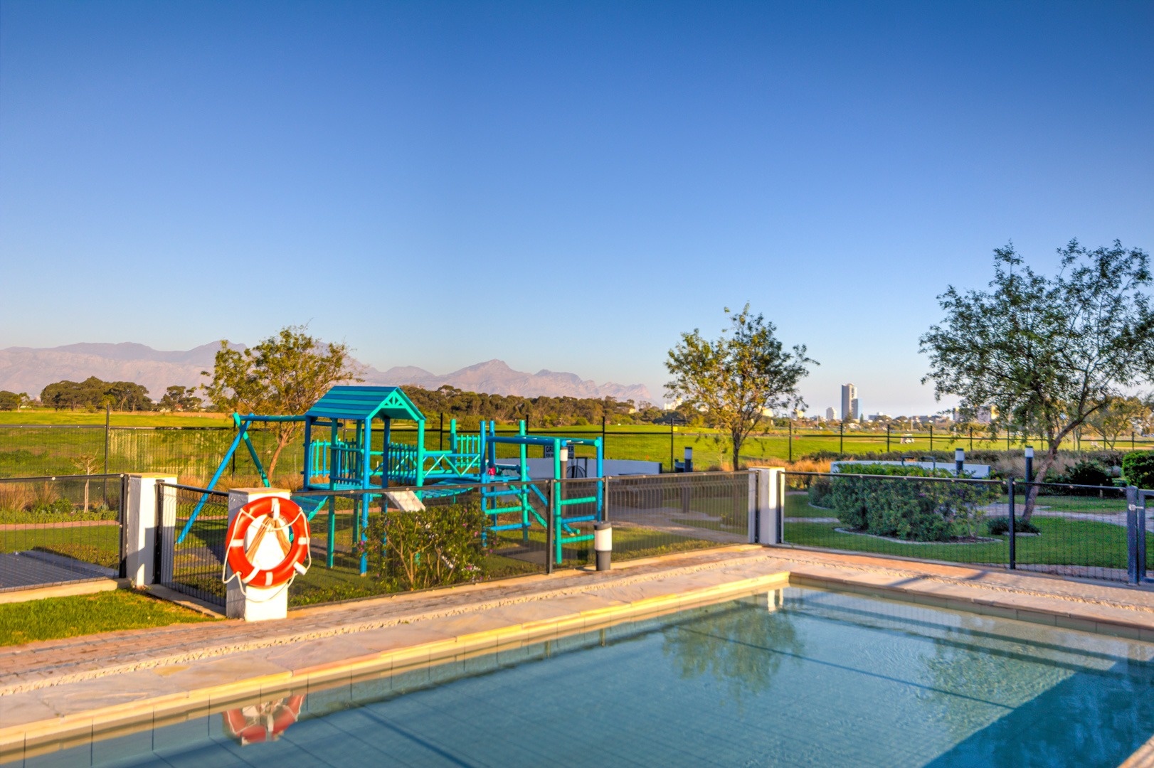 2 Bedroom Apartment / Flat To Rent in De Velde RE/MAX™ of Southern Africa