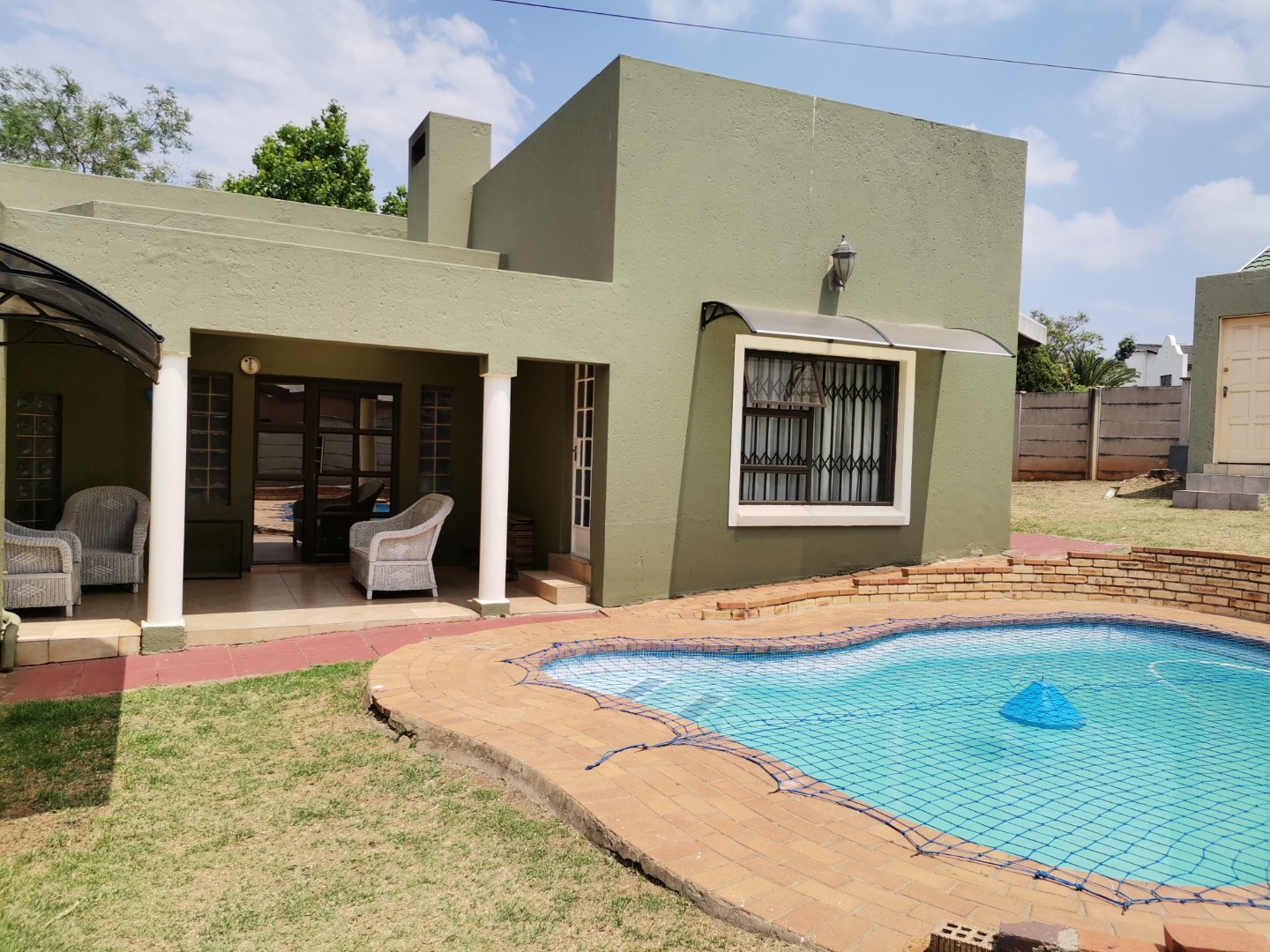 3 Bedroom House For Sale in Alan Manor RE/MAX™ of Southern Africa