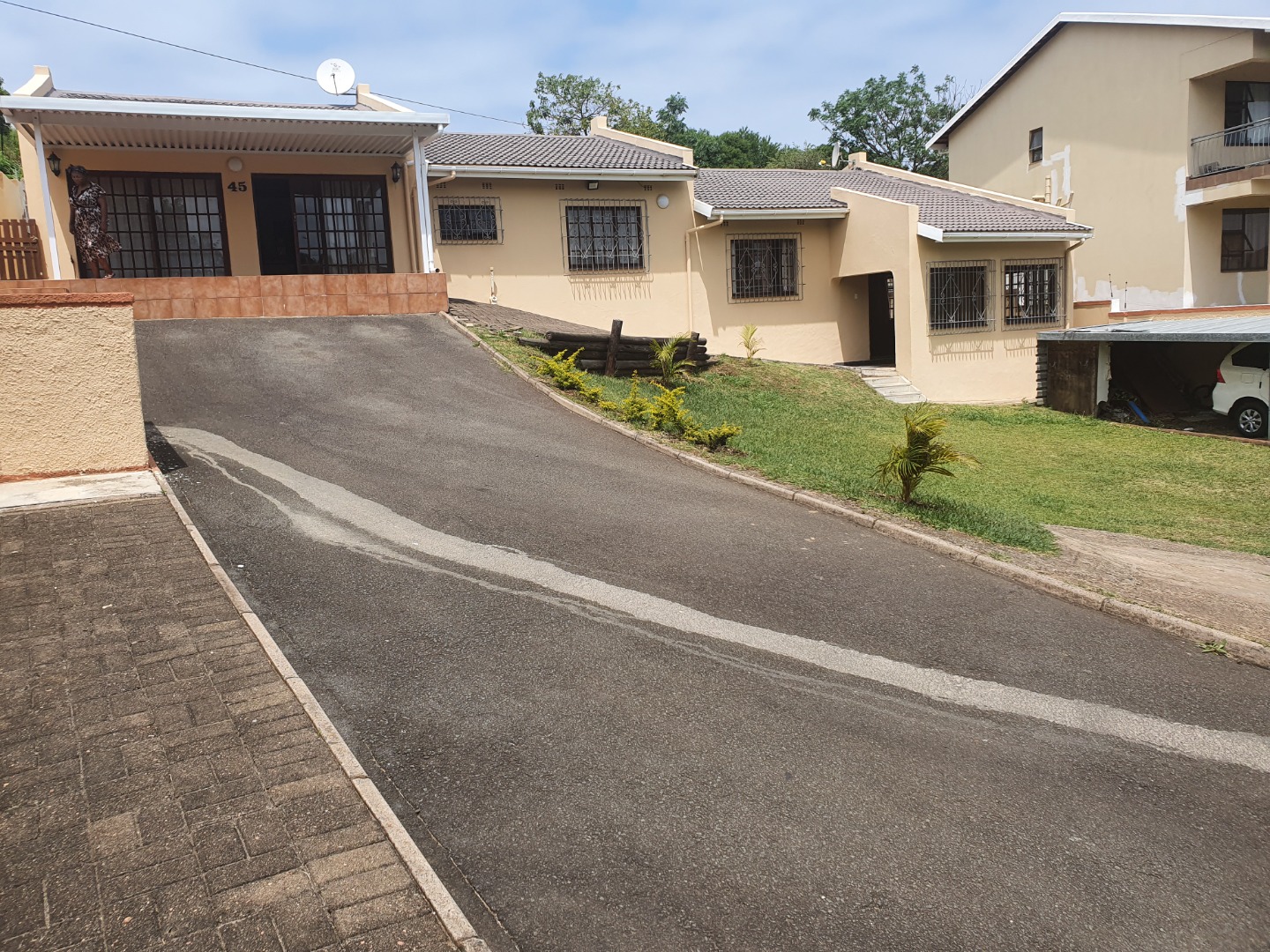 6 Bedroom House For Sale in Marburg RE/MAX™ of Southern Africa