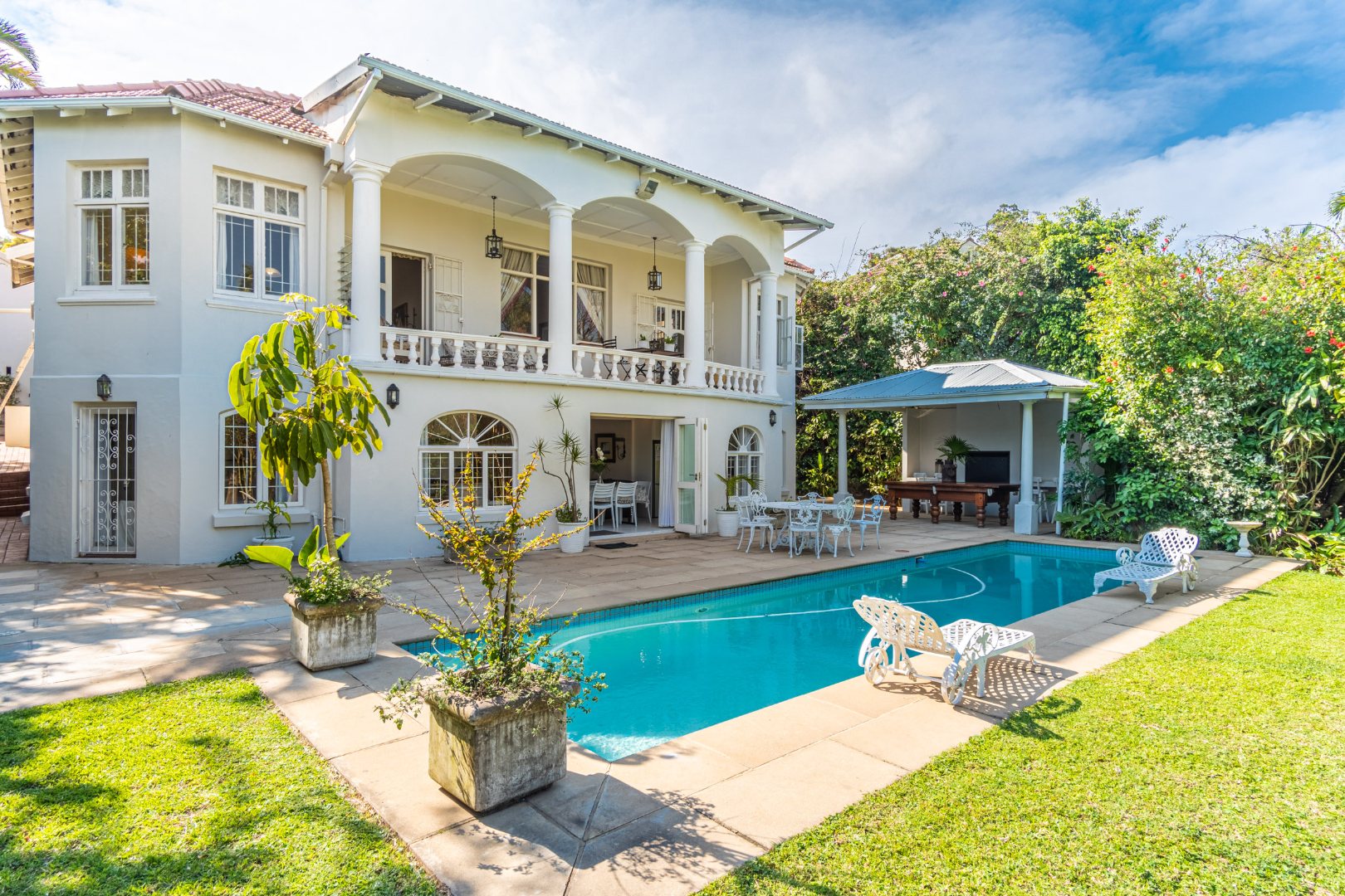 6 Bedroom House For Sale in Essenwood RE/MAX™ of Southern Africa