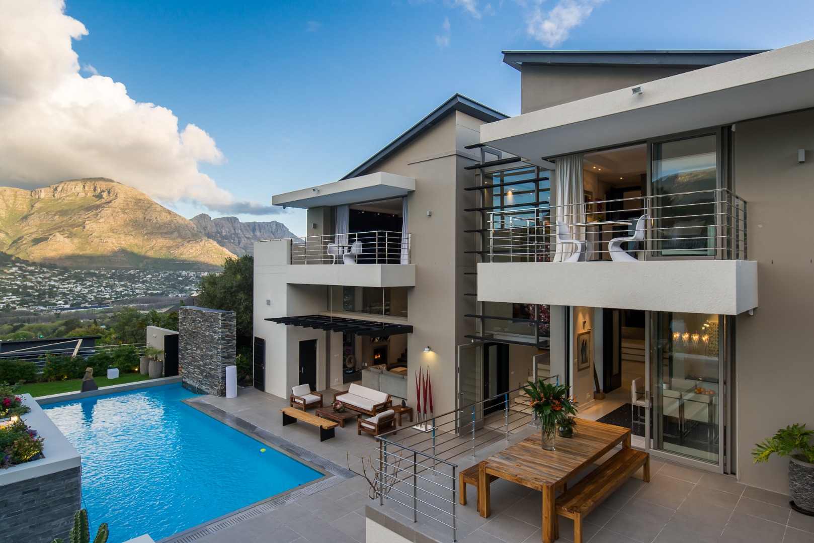 Apartments and flats to rent in Hout Bay, Western Cape RE/MAX
