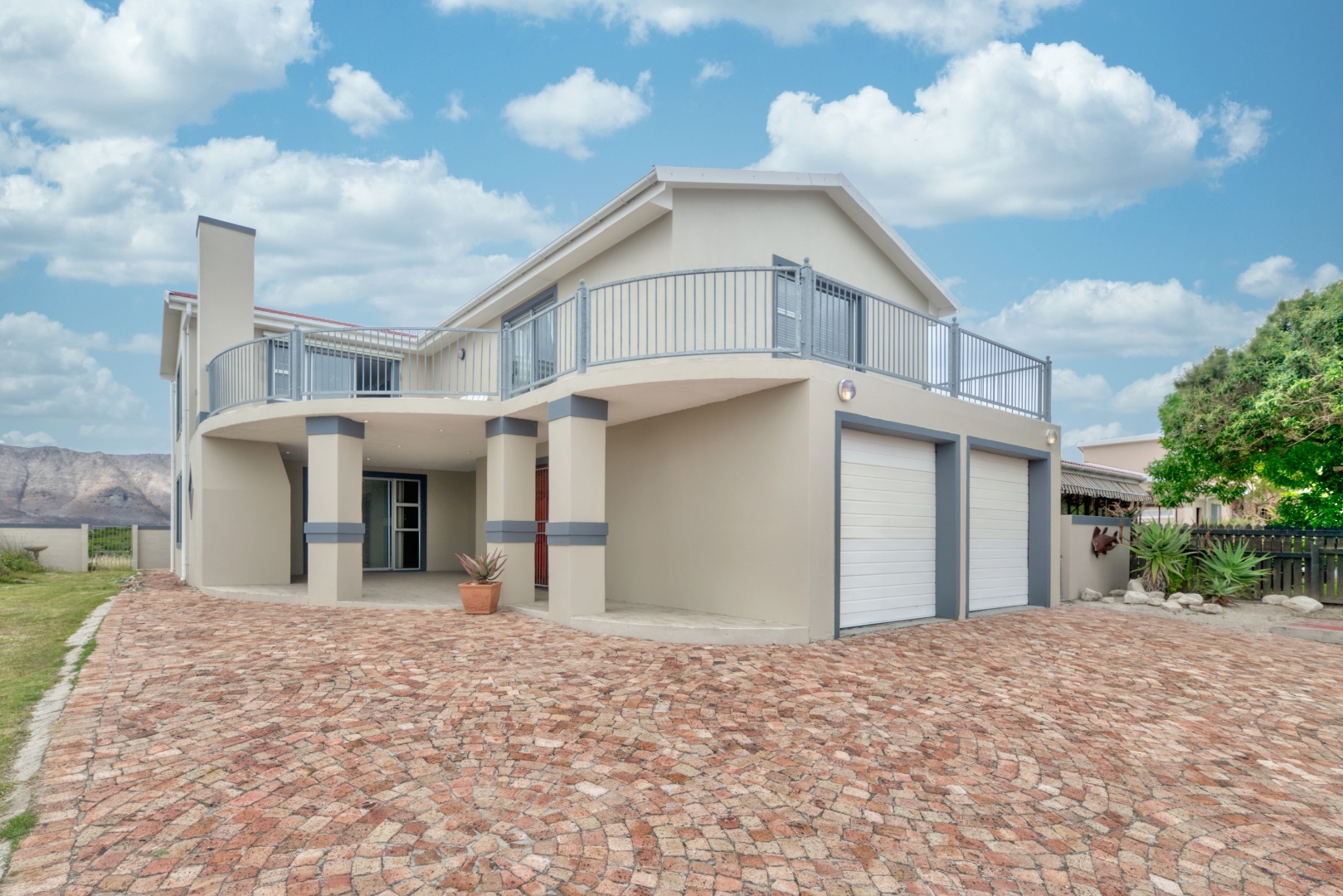 3 Bedroom House For Sale in De Kelders RE/MAX™ of Southern Africa