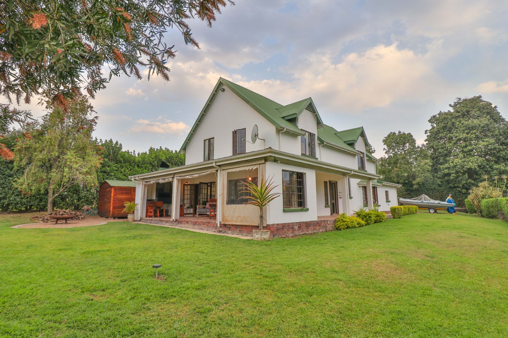 5 Bedroom House For Sale in Hillcrest Central RE/MAX™ of Southern Africa