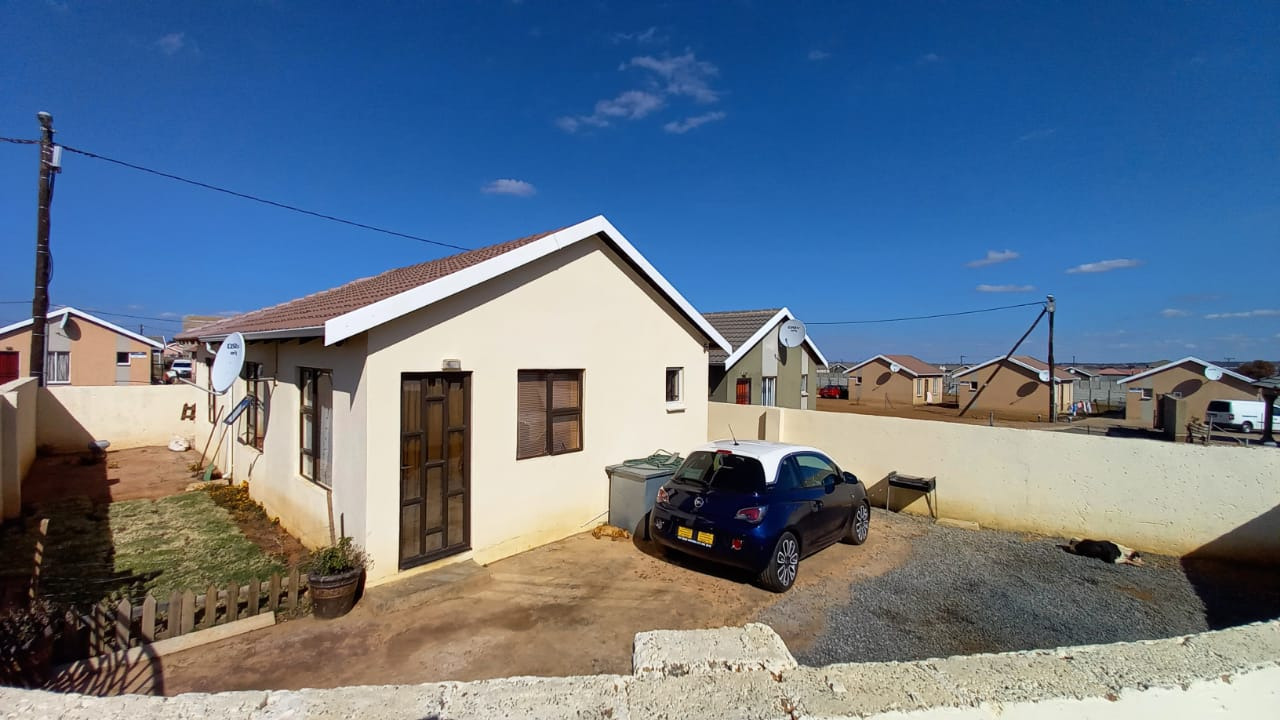 3 Bedroom House For Sale in Savanna City RE/MAX™ of Southern Africa