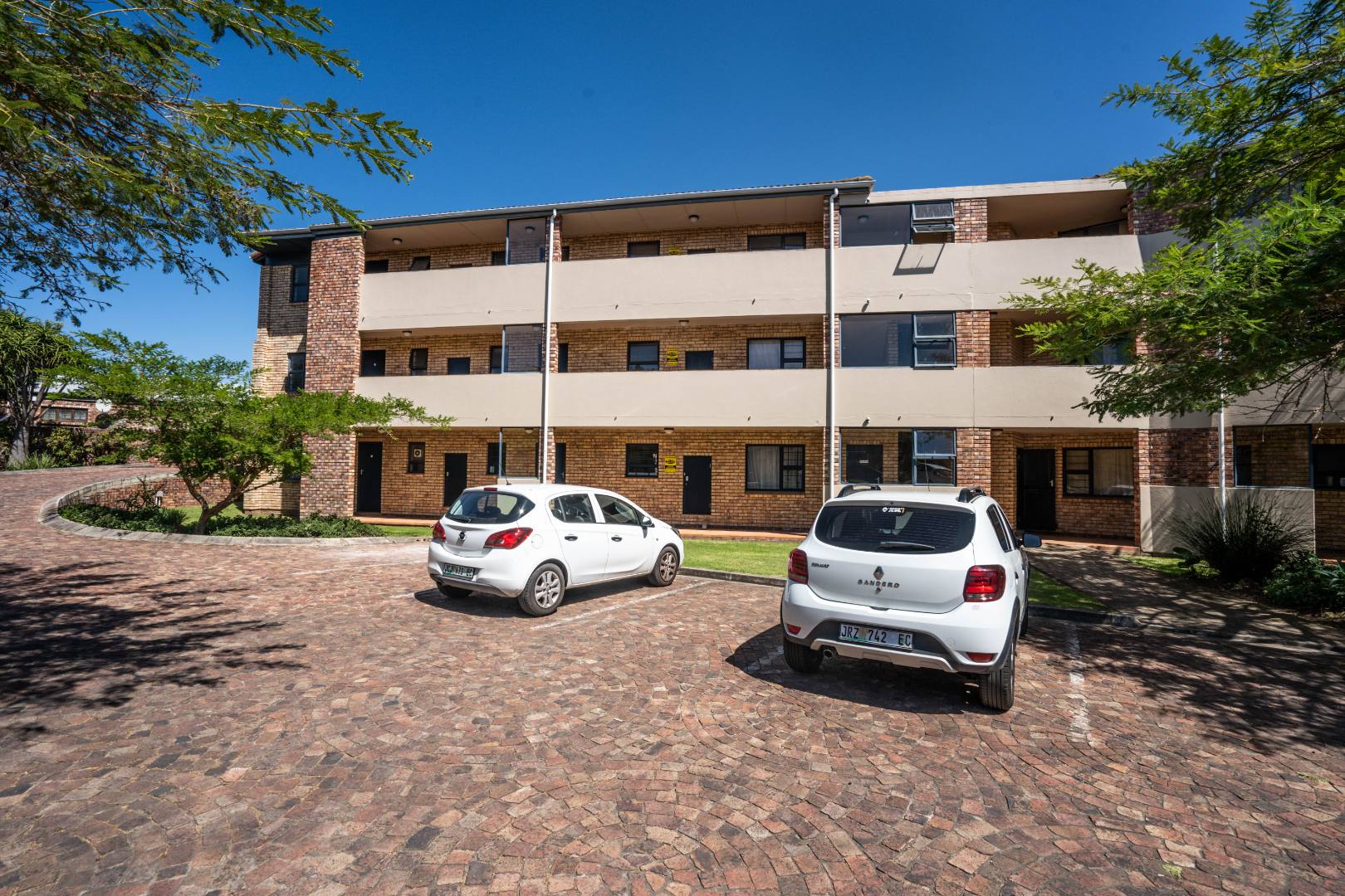3 Bedroom Apartment / Flat For Sale in Grahamstown Central RE/MAX™ of