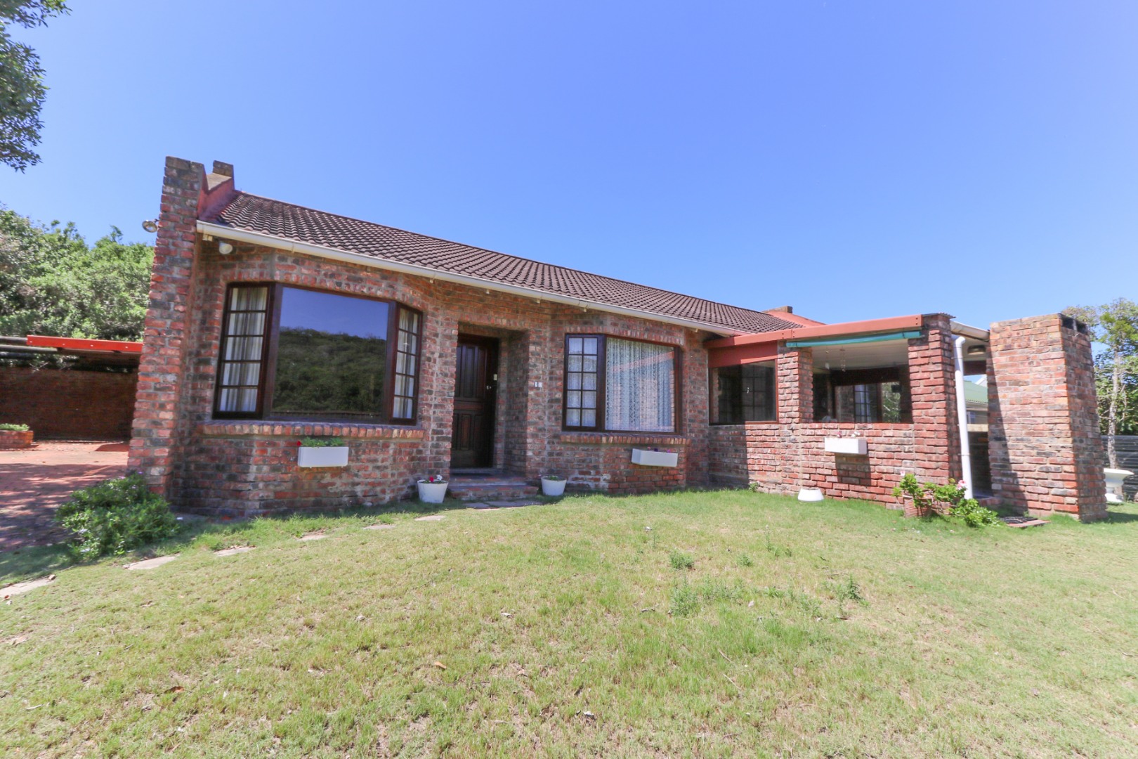 3 Bedroom House For Sale in Kenton On Sea RE/MAX™ of Southern Africa