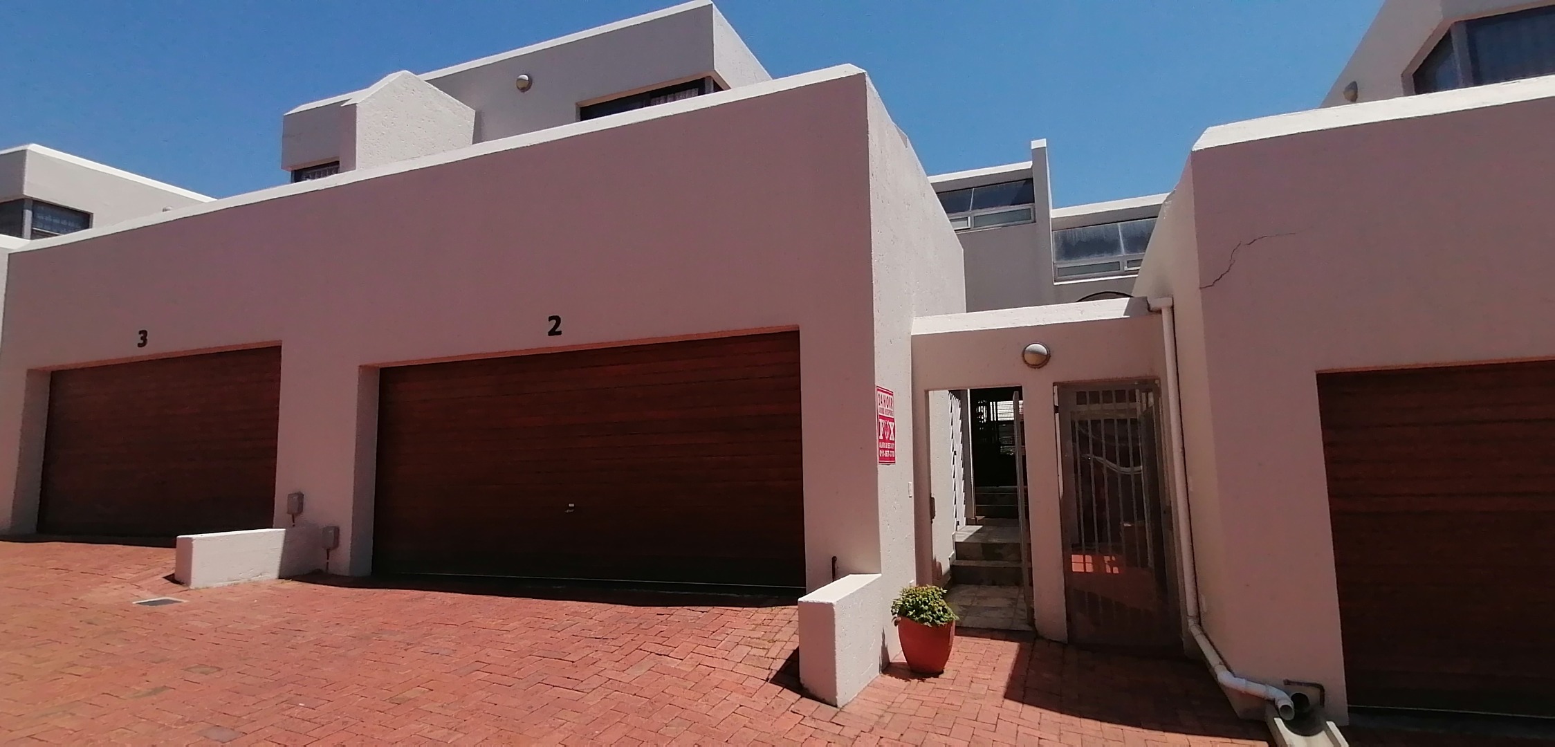 3 Bedroom Townhouse For Sale in Glenvista RE/MAX™ of Southern Africa