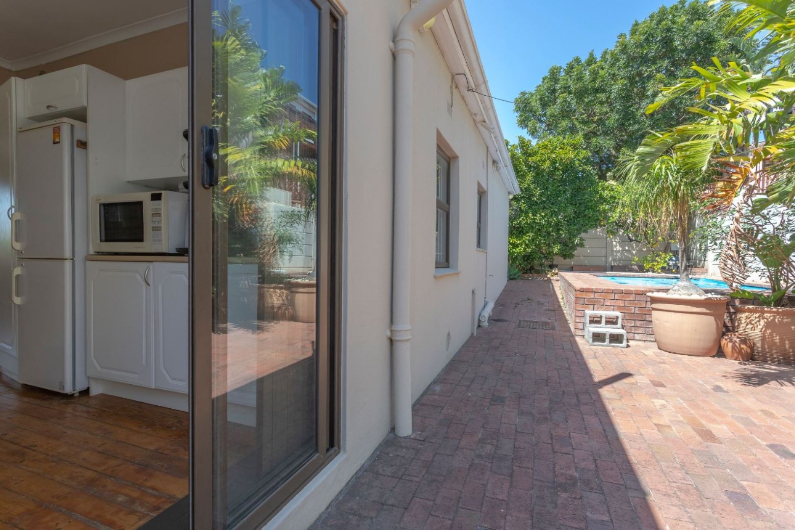 3 Bedroom House For Sale in Vredehoek RE/MAX™ of Southern Africa