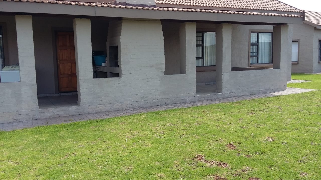 2 Bedroom Townhouse For Sale in Danielskuil RE/MAX™ of Southern Africa