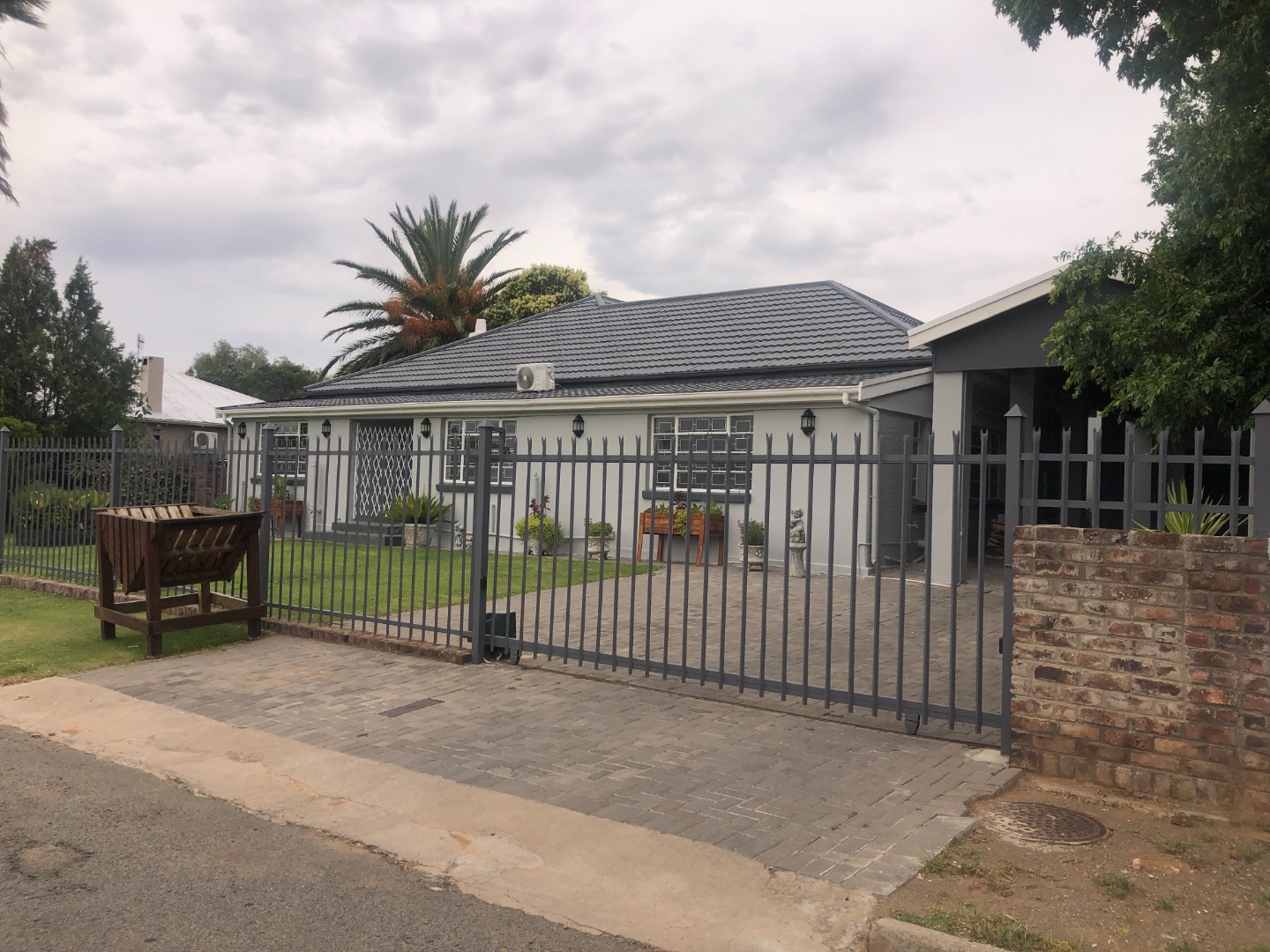 5 Bedroom House For Sale in Cradock RE/MAX™ of Southern Africa