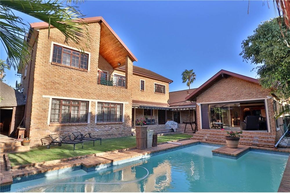 6 Bedroom House For Sale in Welgelegen RE/MAX™ of Southern Africa