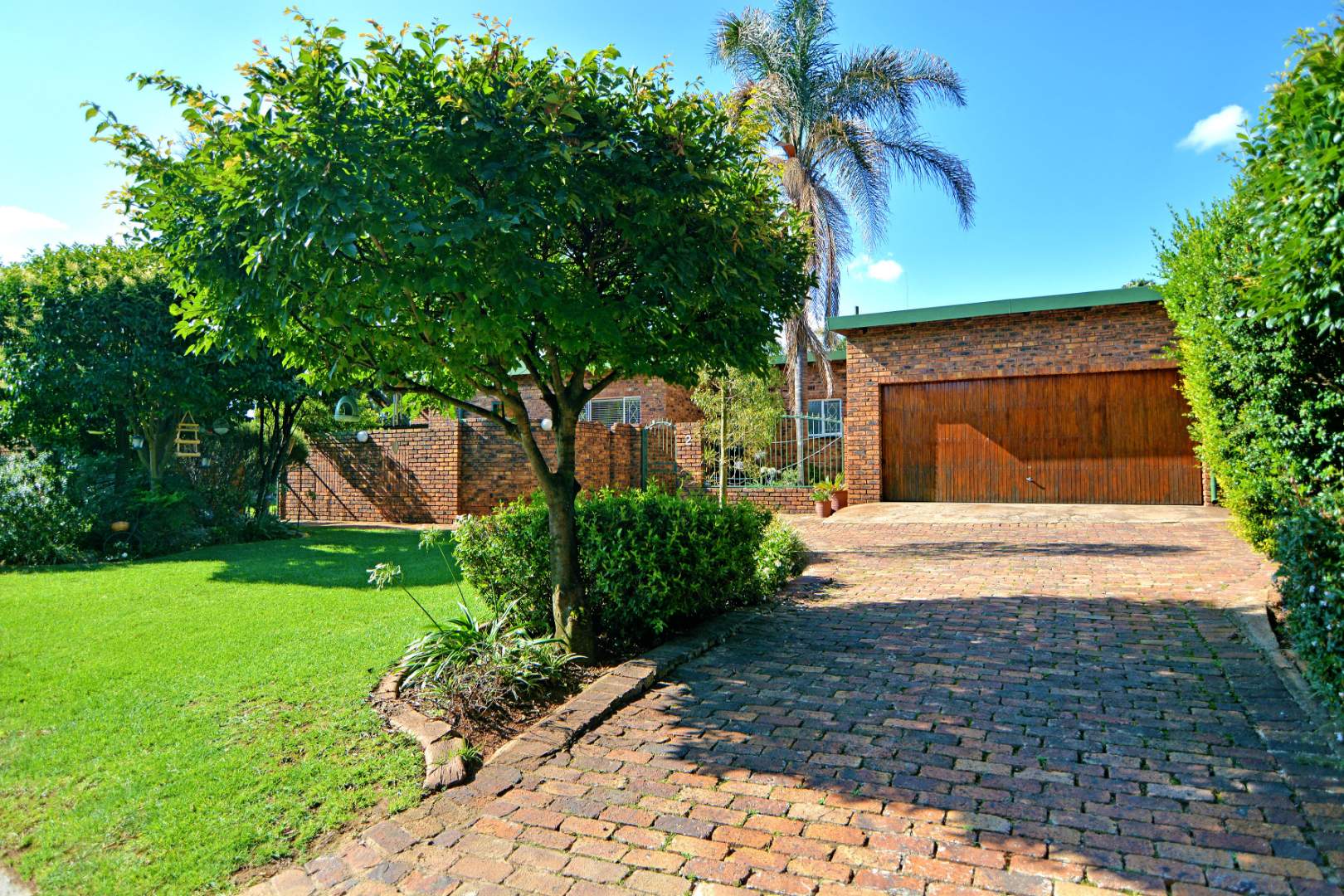 3 Bedroom House For Sale in Sunward Park RE/MAX™ of Southern Africa