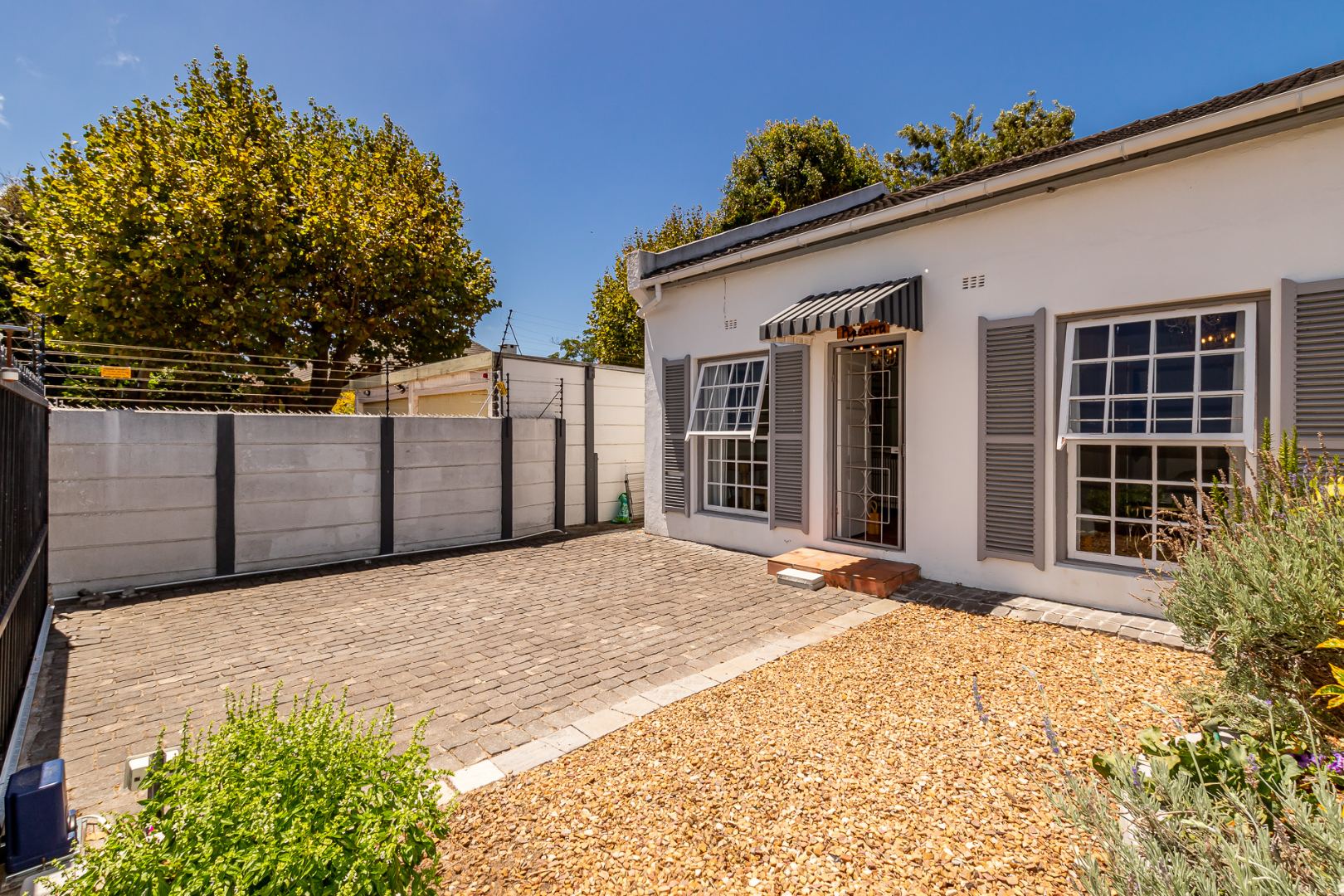 2 Bedroom House For Sale in Kenilworth RE/MAX™ of Southern Africa
