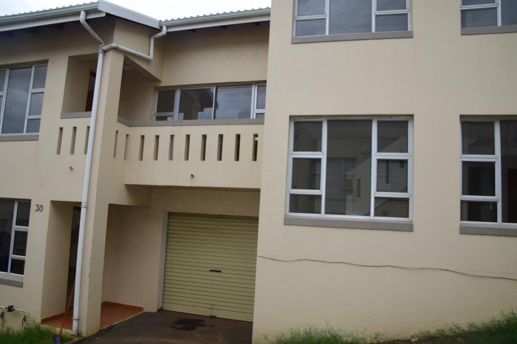 3 Bedroom Townhouse For Sale in Avoca Hills RE/MAX™ of Southern Africa