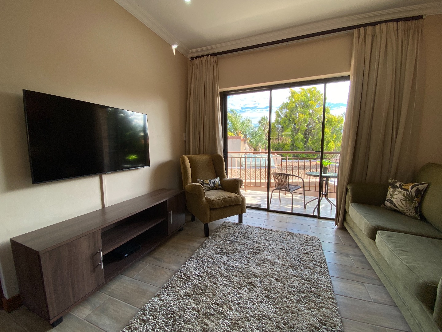 1.5 Bedroom Apartment / Flat To Rent in Silver Lakes Golf Estate RE
