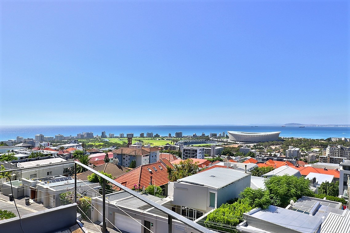 4 Bedroom House For Sale in Green Point RE/MAX™ of Southern Africa