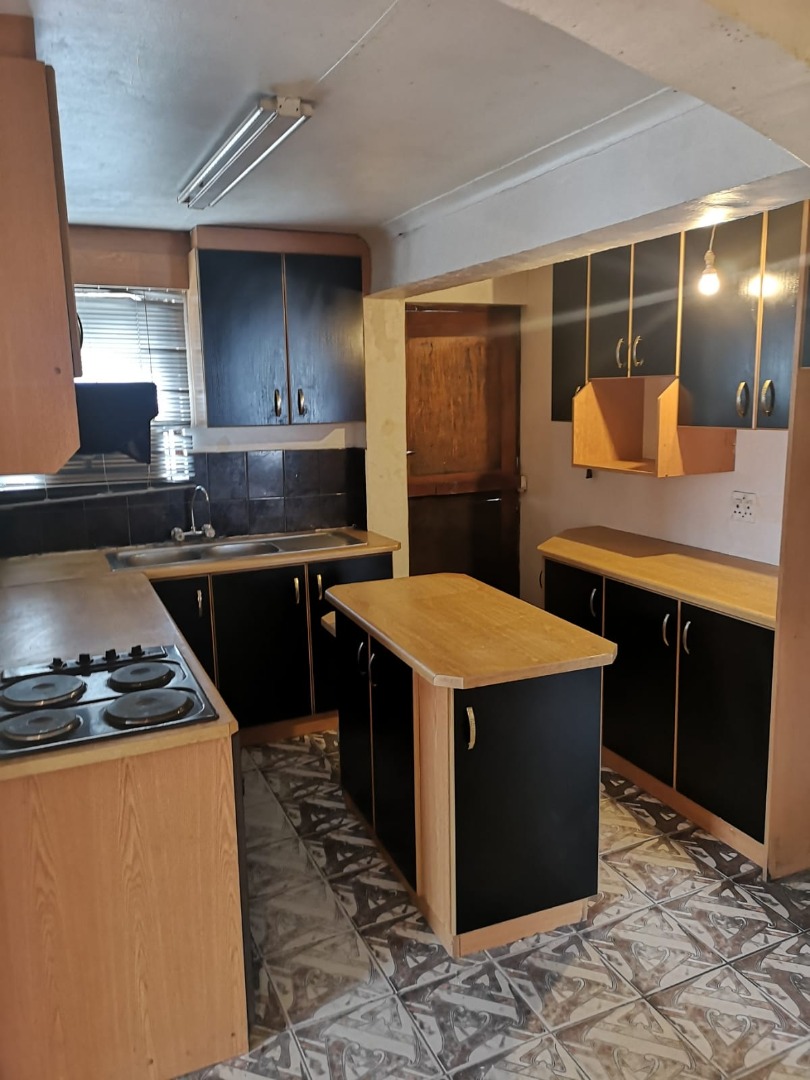 4 Bedroom House For Sale in Roosendal RE/MAX™ of Southern Africa