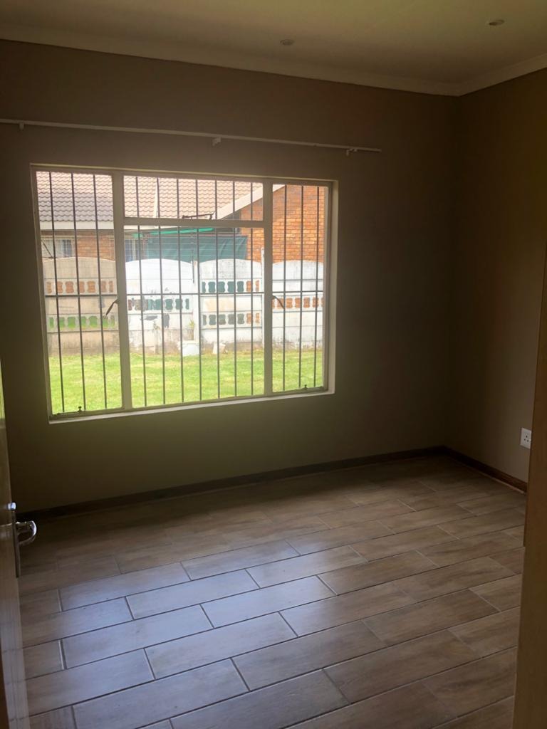 3 Bedroom House For Sale in Nimrod Park RE/MAX™ of Southern Africa
