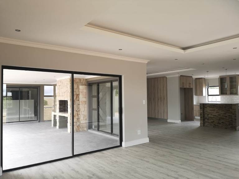 4 Bedroom House For Sale in Mount Royal Golf Estate RE/MAX™ of