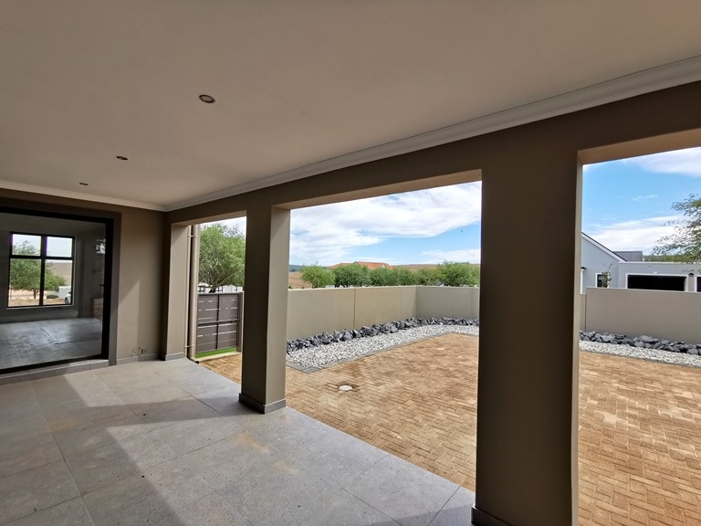 4 Bedroom House For Sale in Mount Royal Golf Estate RE/MAX™ of