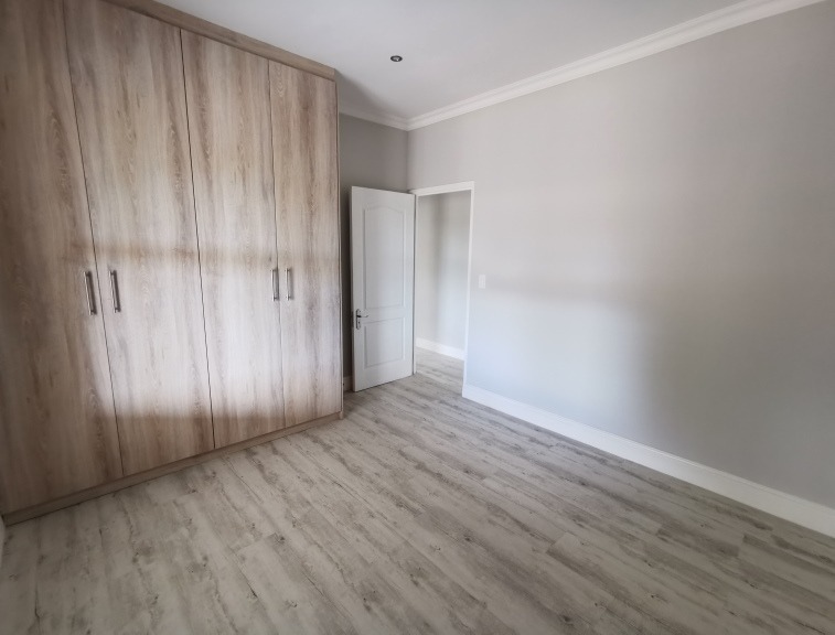 4 Bedroom House For Sale in Mount Royal Golf Estate RE/MAX™ of