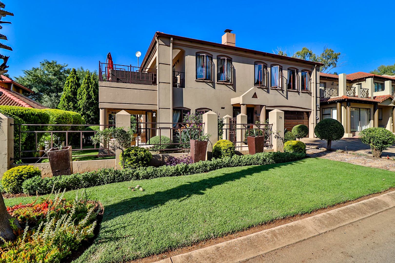 4 Bedroom House For Sale in Eagles Landing RE/MAX™ of Southern Africa