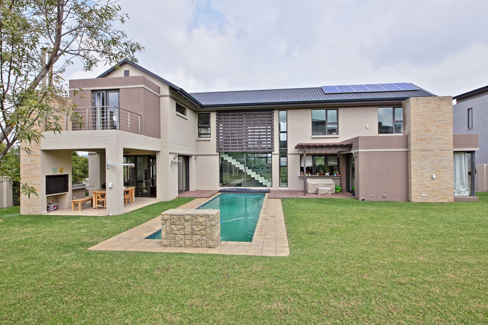 4 Bedroom House For Sale in Waterfall Country Estate RE/MAX™ of