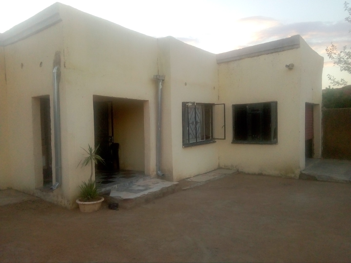 3 Bedroom House For Sale in Soshanguve V RE/MAX™ of Southern Africa