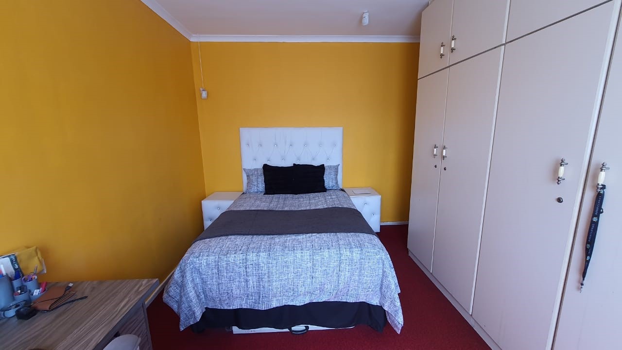 3 Bedroom House For Sale in Centenary Park RE/MAX™ of Southern Africa