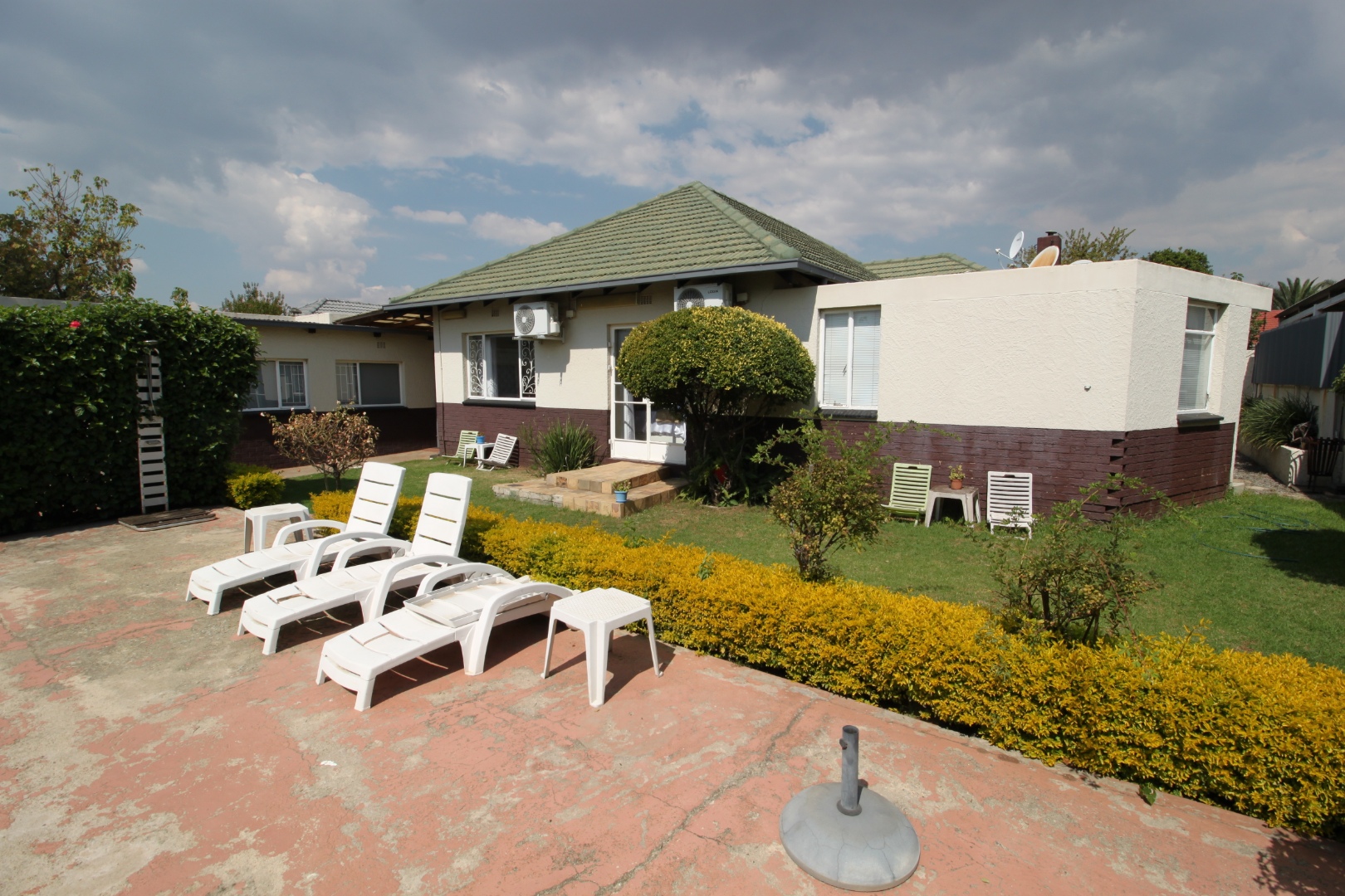 4 Bedroom House For Sale in Malvern East RE/MAX™ of Southern Africa