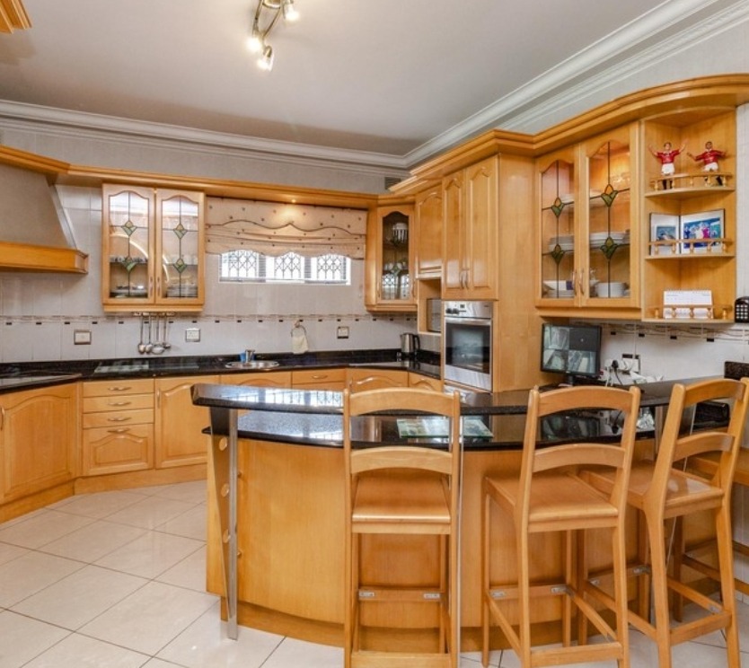 5 Bedroom House For Sale in Musgrave RE/MAX™ of Southern Africa