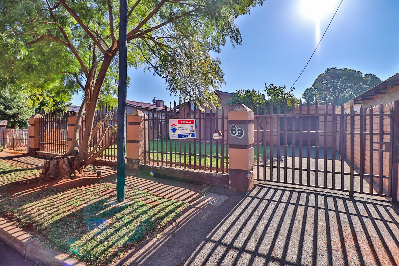 2 Bedroom House For Sale in Claremont RE/MAX™ of Southern Africa