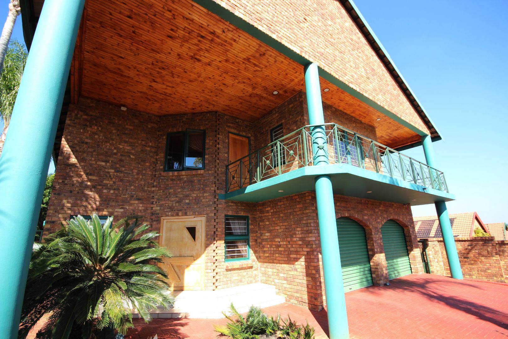 4 Bedroom House For Sale in Faerie Glen RE/MAX™ of Southern Africa