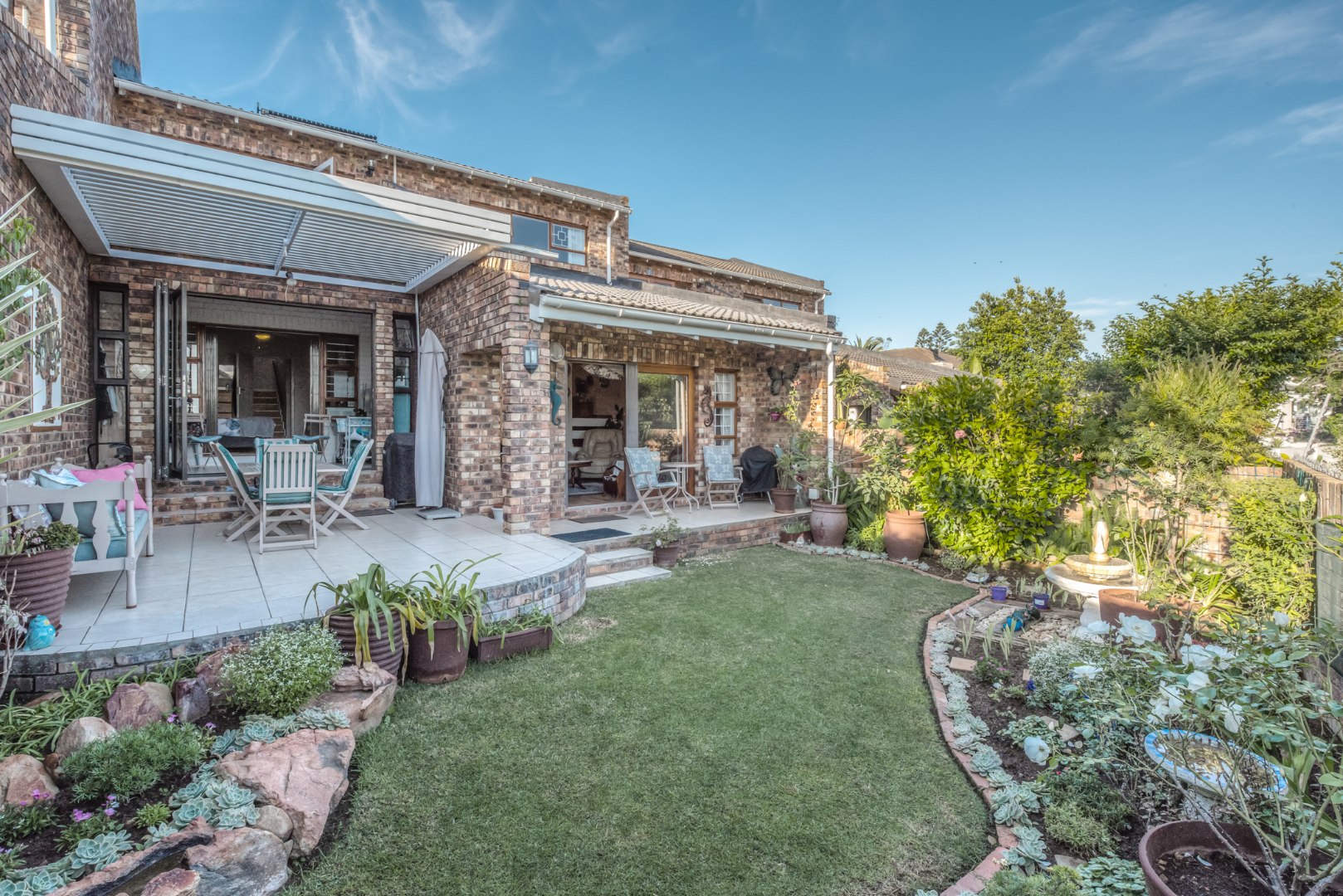 3 Bedroom Townhouse For Sale in Humewood RE/MAX™ of Southern Africa